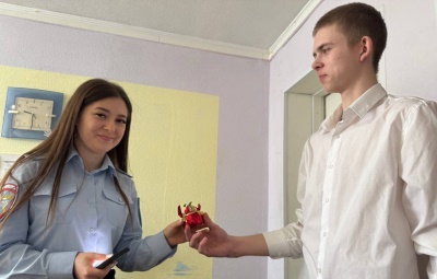 Обучающиеся агропромышленного техникума пришли с поздравлениями в ГИБДД