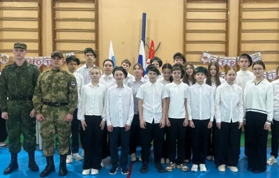 Жюри с опытом: студенты ВПК «Гранит» оценили строй и песню школьников