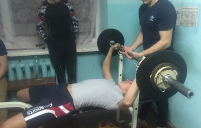 Соревнование среди юношей по «жиму лежа», «подтягиванию», «отжиманию»